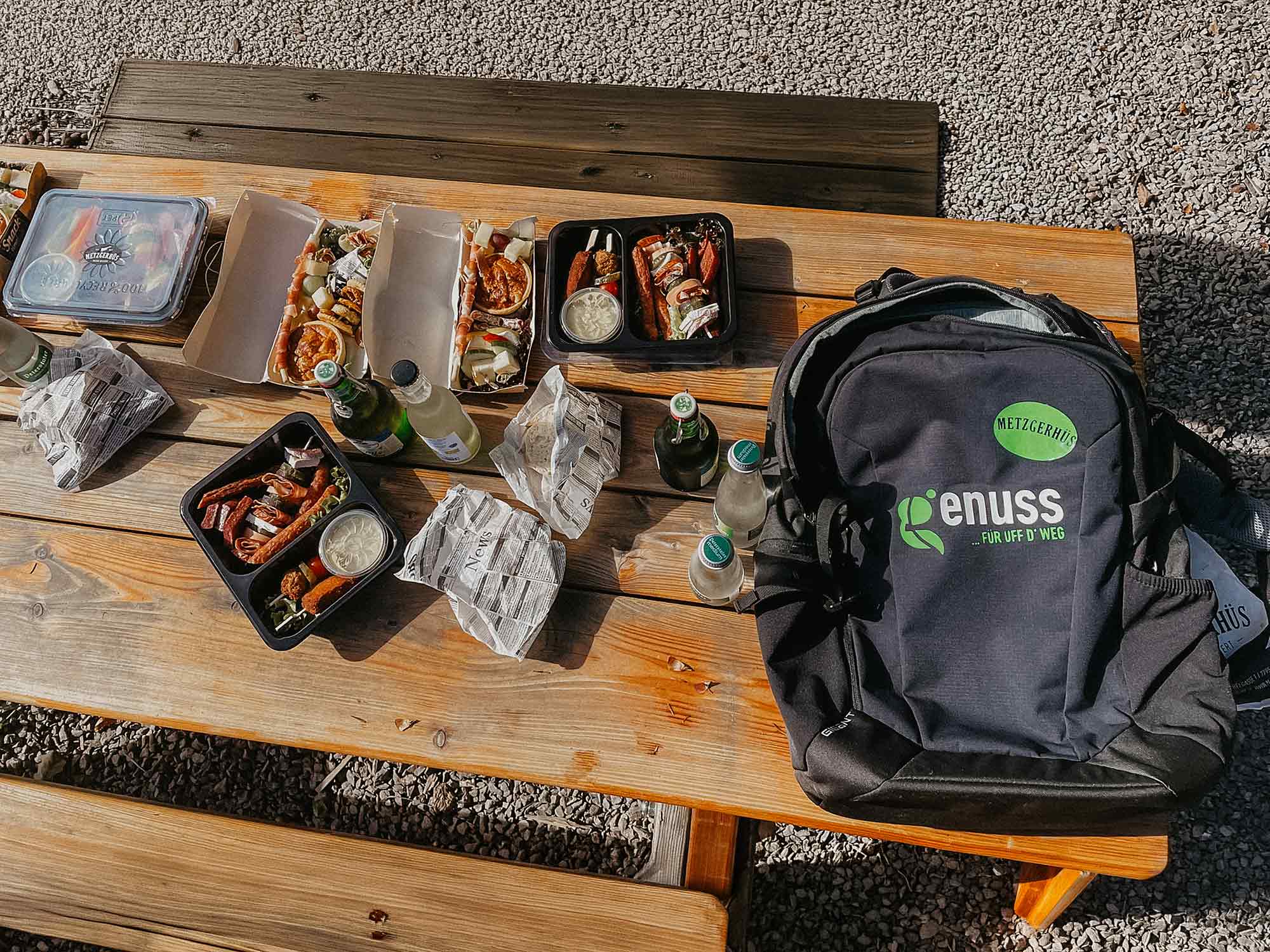 Genussrucksack mit regionalen Spezialitäten für einen Familienausflug in der Ortenau.